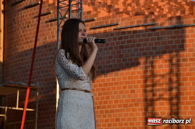 Zdjęcie w galerii na portalu naszraciborz.pl: Letnie piosenki zabrzmiały na Zamku wiadomości z regionu