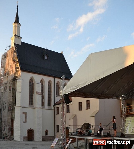 Zdjęcie w galerii na portalu naszraciborz.pl: Letnie piosenki zabrzmiały na Zamku wiadomości z regionu