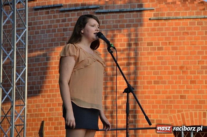 Zdjęcie w galerii na portalu naszraciborz.pl: Letnie piosenki zabrzmiały na Zamku wiadomości z regionu
