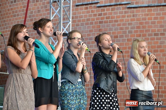 Zdjęcie w galerii na portalu naszraciborz.pl: Letnie piosenki zabrzmiały na Zamku wiadomości z regionu