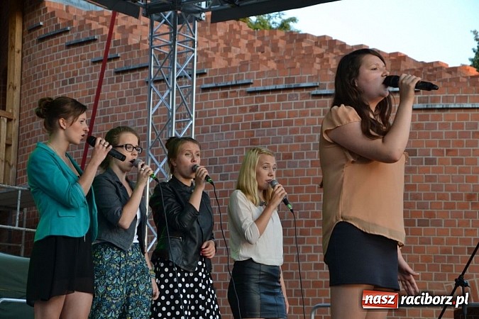 Zdjęcie w galerii na portalu naszraciborz.pl: Letnie piosenki zabrzmiały na Zamku wiadomości z regionu