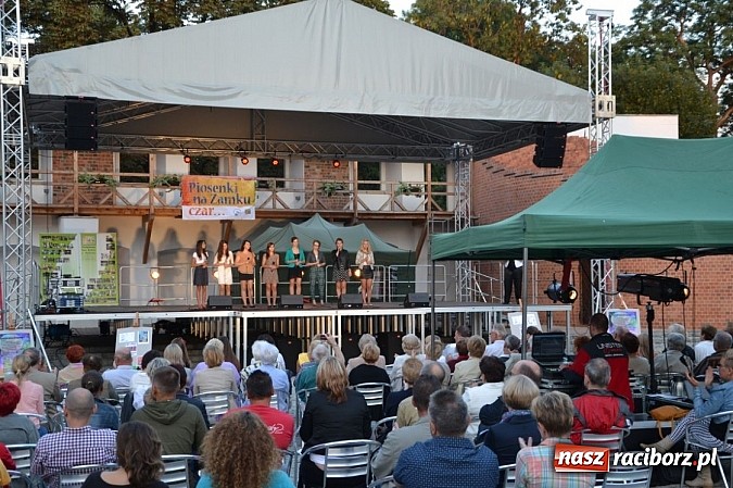 Zdjęcie w galerii na portalu naszraciborz.pl: Letnie piosenki zabrzmiały na Zamku wiadomości z regionu