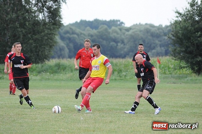 Zdjęcie w galerii na portalu naszraciborz.pl: Derby gminne. Dwa oblicza Zabełkowa. Do remisu brakowało niewiele wiadomości z regionu