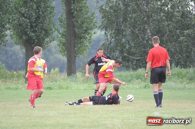 Zdjęcie w galerii na portalu naszraciborz.pl: Derby gminne. Dwa oblicza Zabełkowa. Do remisu brakowało niewiele wiadomości z regionu
