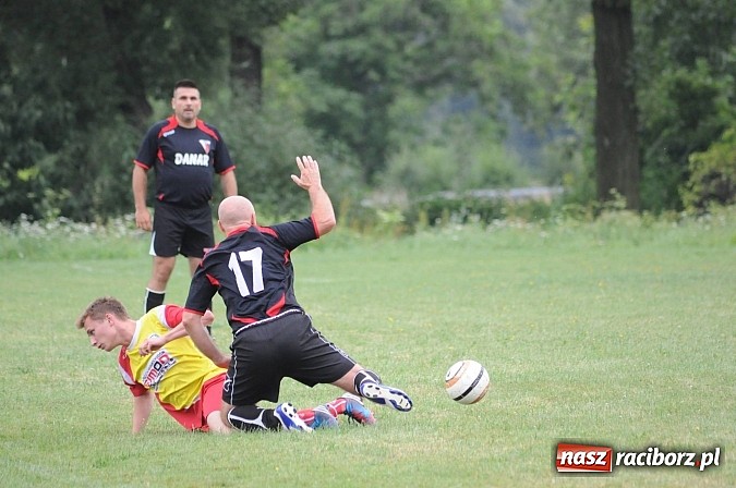 Zdjęcie w galerii na portalu naszraciborz.pl: Derby gminne. Dwa oblicza Zabełkowa. Do remisu brakowało niewiele wiadomości z regionu