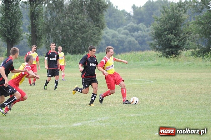 Zdjęcie w galerii na portalu naszraciborz.pl: Derby gminne. Dwa oblicza Zabełkowa. Do remisu brakowało niewiele wiadomości z regionu