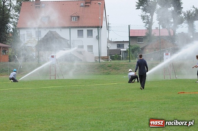 Zdjęcie w galerii na portalu naszraciborz.pl: Zawody strażackie w Chałupkach - Roszków w dobrej formie przed mistrzostwami powiatu wiadomości z regionu