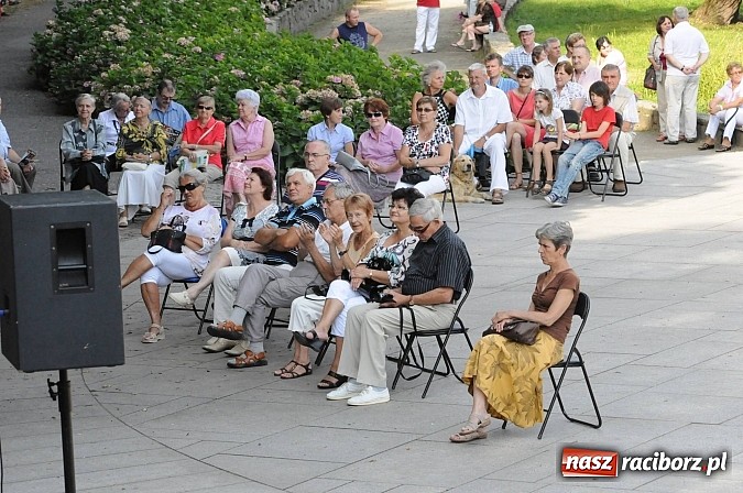 Zdjęcie w galerii na portalu naszraciborz.pl: Młodzieżowa Orkiestra z RCK zagrała dziś w parku Roth. Spora frekwencja wiadomości z regionu