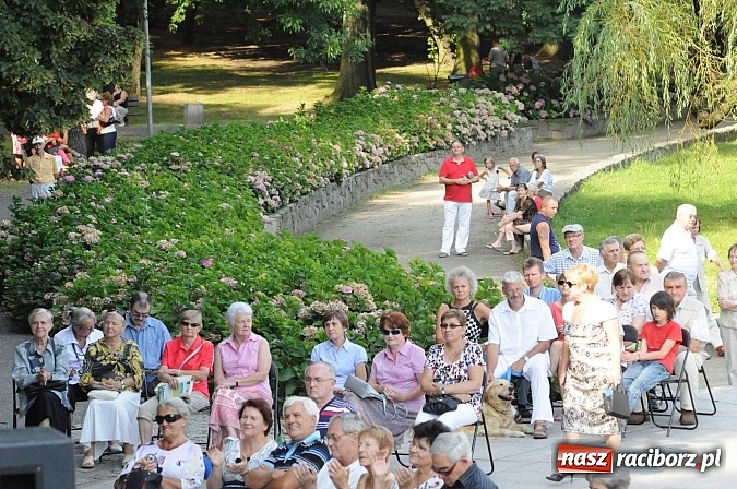 Zdjęcie w galerii na portalu naszraciborz.pl: Młodzieżowa Orkiestra z RCK zagrała dziś w parku Roth. Spora frekwencja wiadomości z regionu