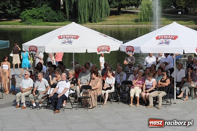 Zdjęcie w galerii na portalu naszraciborz.pl: Młodzieżowa Orkiestra z RCK zagrała dziś w parku Roth. Spora frekwencja wiadomości z regionu