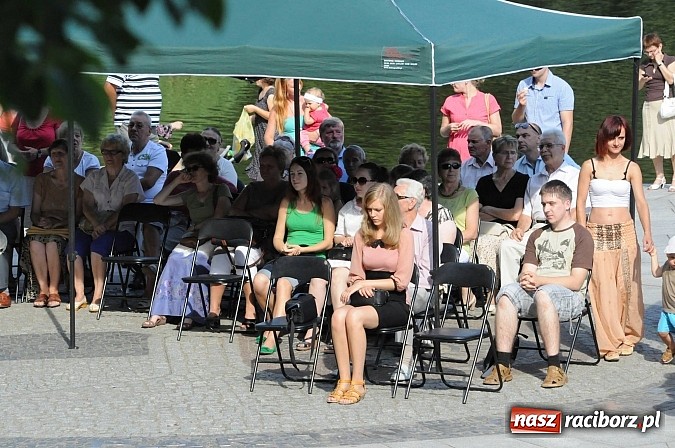 Zdjęcie w galerii na portalu naszraciborz.pl: Młodzieżowa Orkiestra z RCK zagrała dziś w parku Roth. Spora frekwencja wiadomości z regionu