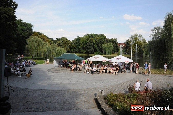 Zdjęcie w galerii na portalu naszraciborz.pl: Młodzieżowa Orkiestra z RCK zagrała dziś w parku Roth. Spora frekwencja wiadomości z regionu