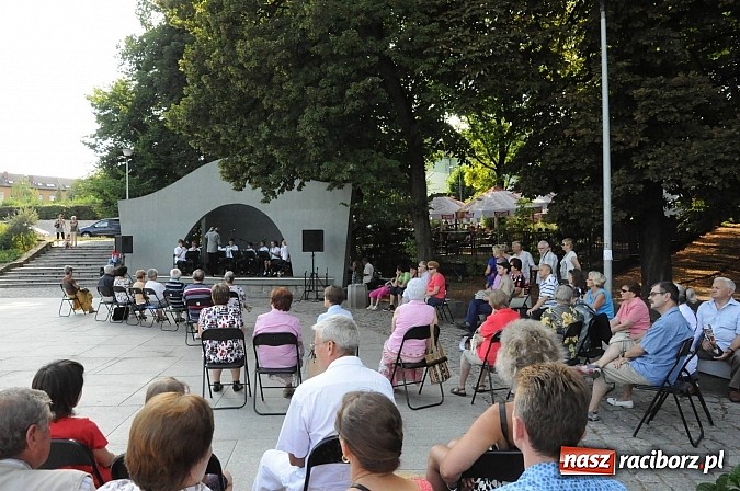 Zdjęcie w galerii na portalu naszraciborz.pl: Młodzieżowa Orkiestra z RCK zagrała dziś w parku Roth. Spora frekwencja wiadomości z regionu