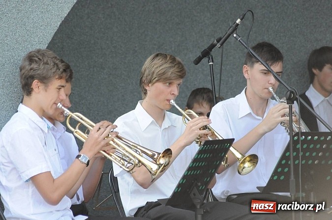 Zdjęcie w galerii na portalu naszraciborz.pl: Młodzieżowa Orkiestra z RCK zagrała dziś w parku Roth. Spora frekwencja wiadomości z regionu