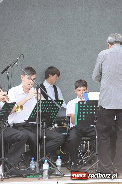 Zdjęcie w galerii na portalu naszraciborz.pl: Młodzieżowa Orkiestra z RCK zagrała dziś w parku Roth. Spora frekwencja wiadomości z regionu