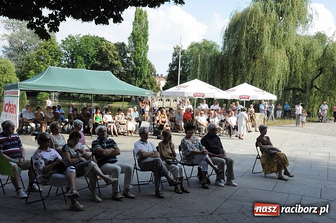 Zdjęcie w galerii na portalu naszraciborz.pl: Młodzieżowa Orkiestra z RCK zagrała dziś w parku Roth. Spora frekwencja wiadomości z regionu