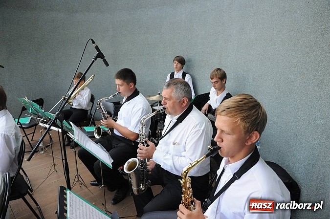 Zdjęcie w galerii na portalu naszraciborz.pl: Młodzieżowa Orkiestra z RCK zagrała dziś w parku Roth. Spora frekwencja wiadomości z regionu