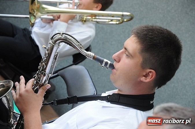 Zdjęcie w galerii na portalu naszraciborz.pl: Młodzieżowa Orkiestra z RCK zagrała dziś w parku Roth. Spora frekwencja wiadomości z regionu