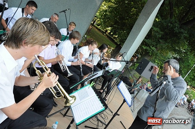 Zdjęcie w galerii na portalu naszraciborz.pl: Młodzieżowa Orkiestra z RCK zagrała dziś w parku Roth. Spora frekwencja wiadomości z regionu