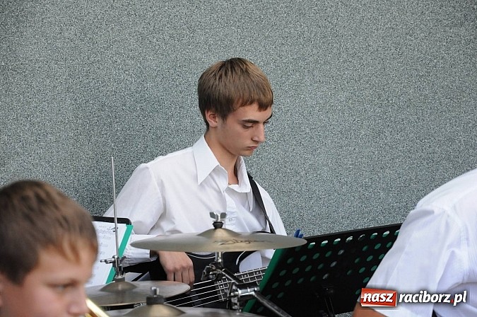 Zdjęcie w galerii na portalu naszraciborz.pl: Młodzieżowa Orkiestra z RCK zagrała dziś w parku Roth. Spora frekwencja wiadomości z regionu