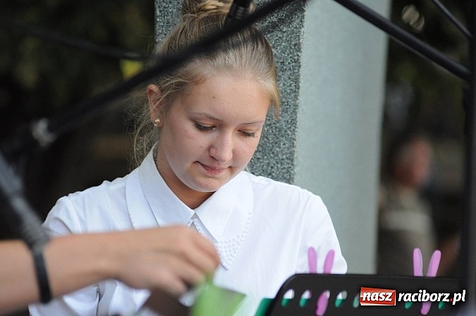 Zdjęcie w galerii na portalu naszraciborz.pl: Młodzieżowa Orkiestra z RCK zagrała dziś w parku Roth. Spora frekwencja wiadomości z regionu