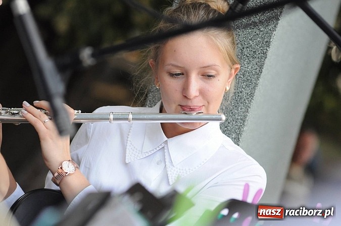 Zdjęcie w galerii na portalu naszraciborz.pl: Młodzieżowa Orkiestra z RCK zagrała dziś w parku Roth. Spora frekwencja wiadomości z regionu