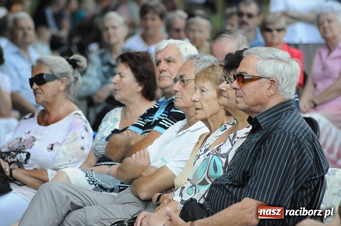 Zdjęcie w galerii na portalu naszraciborz.pl: Młodzieżowa Orkiestra z RCK zagrała dziś w parku Roth. Spora frekwencja wiadomości z regionu