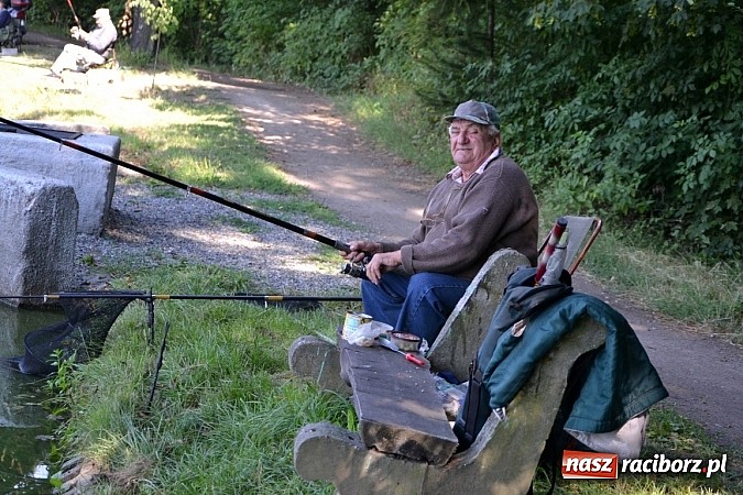 Zdjęcie w galerii na portalu naszraciborz.pl: Emeryci wędkowali na Trzecioku wiadomości z regionu