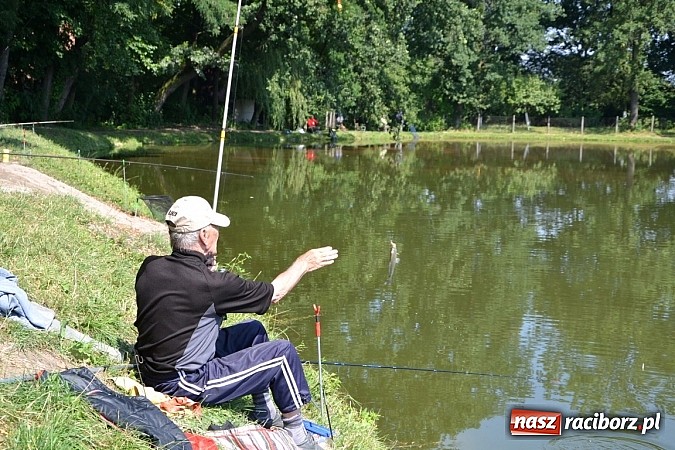 Zdjęcie w galerii na portalu naszraciborz.pl: Emeryci wędkowali na Trzecioku wiadomości z regionu