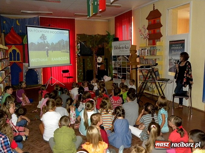 Zdjęcie w galerii na portalu naszraciborz.pl: Z biblioteką w świątyniach Angkoru wiadomości z regionu