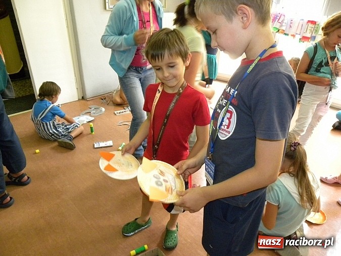 Zdjęcie w galerii na portalu naszraciborz.pl: Z biblioteką w świątyniach Angkoru wiadomości z regionu