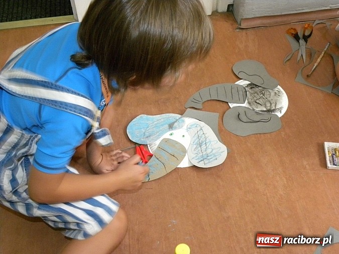 Zdjęcie w galerii na portalu naszraciborz.pl: Z biblioteką w świątyniach Angkoru wiadomości z regionu