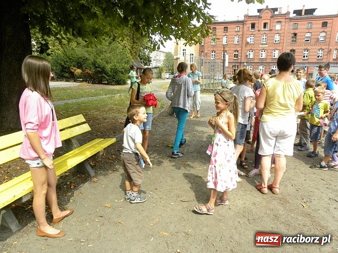 Zdjęcie w galerii na portalu naszraciborz.pl: Z biblioteką w świątyniach Angkoru wiadomości z regionu