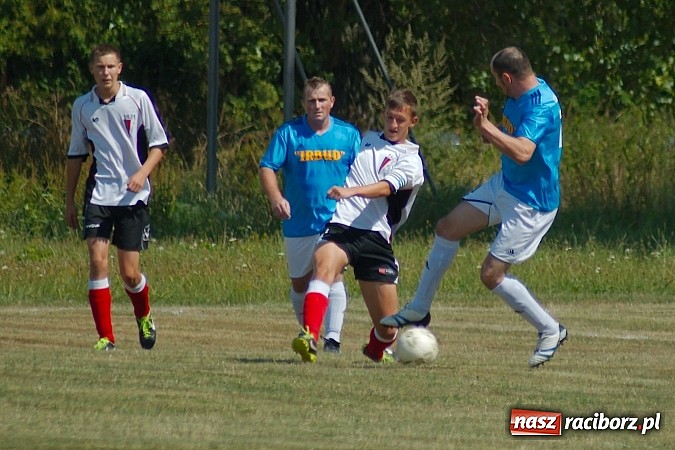 Zdjęcie w galerii na portalu naszraciborz.pl: Zameczek Czernica rozniósł Bieńkowice wiadomości z regionu