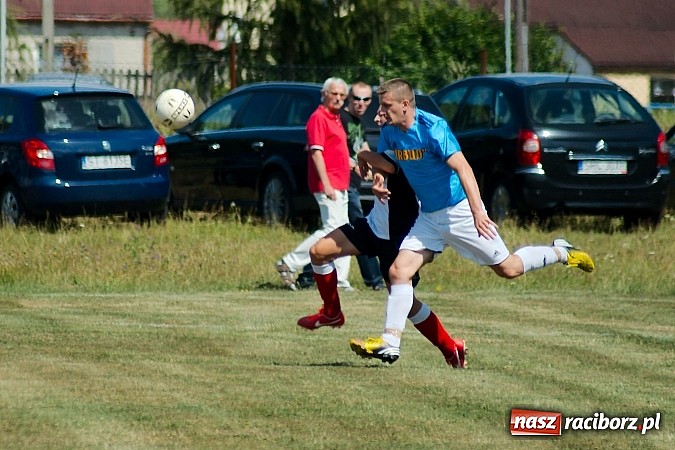 Zdjęcie w galerii na portalu naszraciborz.pl: Zameczek Czernica rozniósł Bieńkowice wiadomości z regionu