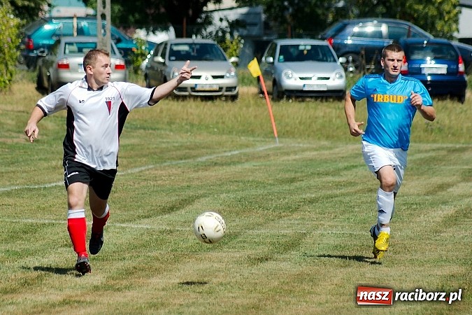 Zdjęcie w galerii na portalu naszraciborz.pl: Zameczek Czernica rozniósł Bieńkowice wiadomości z regionu