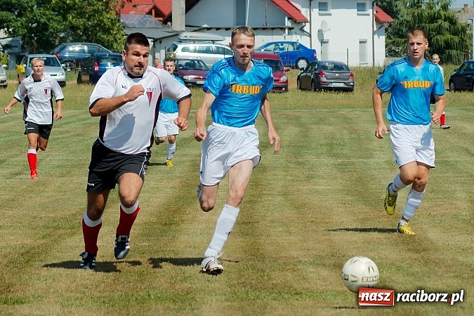 Zdjęcie w galerii na portalu naszraciborz.pl: Zameczek Czernica rozniósł Bieńkowice wiadomości z regionu