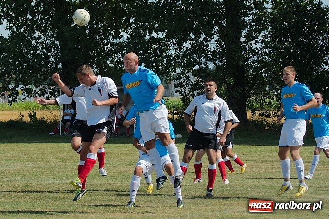 Zdjęcie w galerii na portalu naszraciborz.pl: Zameczek Czernica rozniósł Bieńkowice wiadomości z regionu