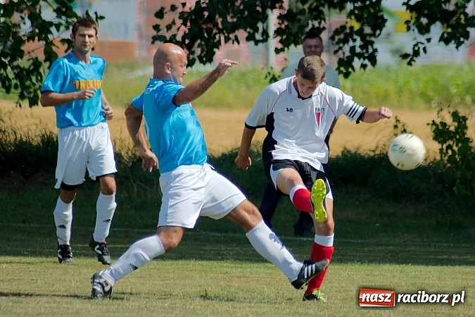 Zdjęcie w galerii na portalu naszraciborz.pl: Zameczek Czernica rozniósł Bieńkowice wiadomości z regionu