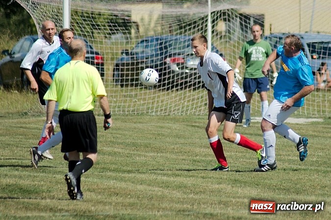 Zdjęcie w galerii na portalu naszraciborz.pl: Zameczek Czernica rozniósł Bieńkowice wiadomości z regionu