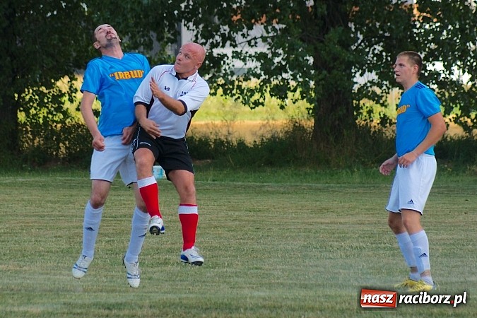 Zdjęcie w galerii na portalu naszraciborz.pl: Zameczek Czernica rozniósł Bieńkowice wiadomości z regionu