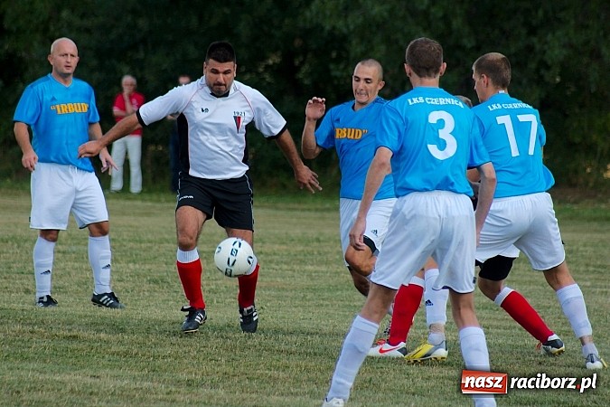 Zdjęcie w galerii na portalu naszraciborz.pl: Zameczek Czernica rozniósł Bieńkowice wiadomości z regionu