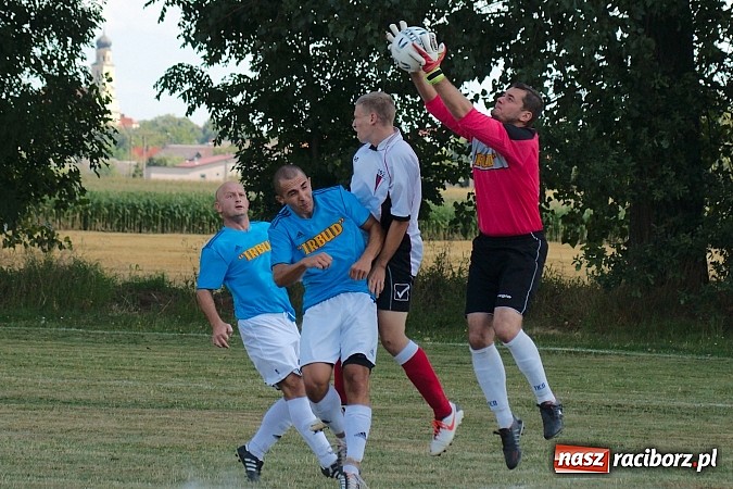 Zdjęcie w galerii na portalu naszraciborz.pl: Zameczek Czernica rozniósł Bieńkowice wiadomości z regionu