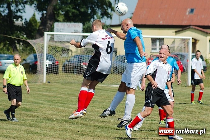 Zdjęcie w galerii na portalu naszraciborz.pl: Zameczek Czernica rozniósł Bieńkowice wiadomości z regionu