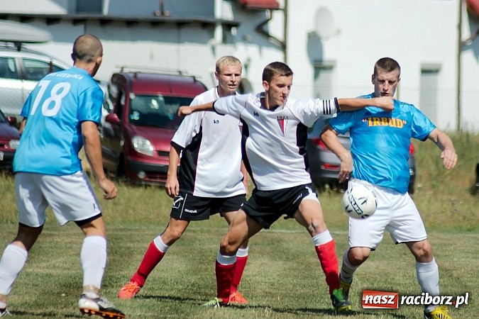 Zdjęcie w galerii na portalu naszraciborz.pl: Zameczek Czernica rozniósł Bieńkowice wiadomości z regionu