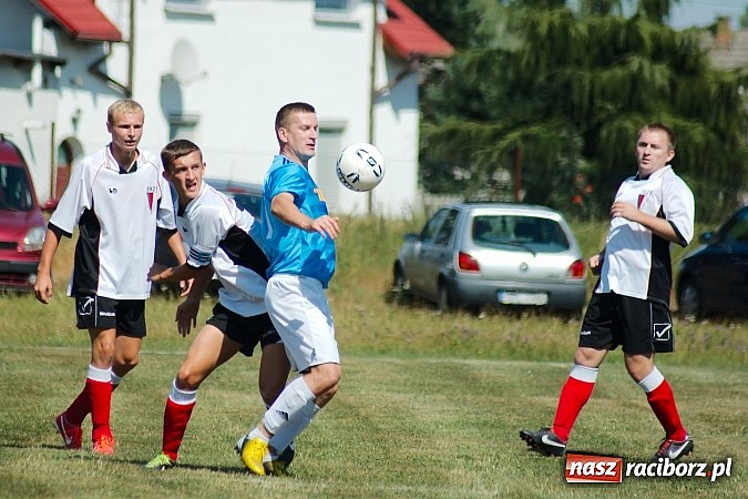 Zdjęcie w galerii na portalu naszraciborz.pl: Zameczek Czernica rozniósł Bieńkowice wiadomości z regionu