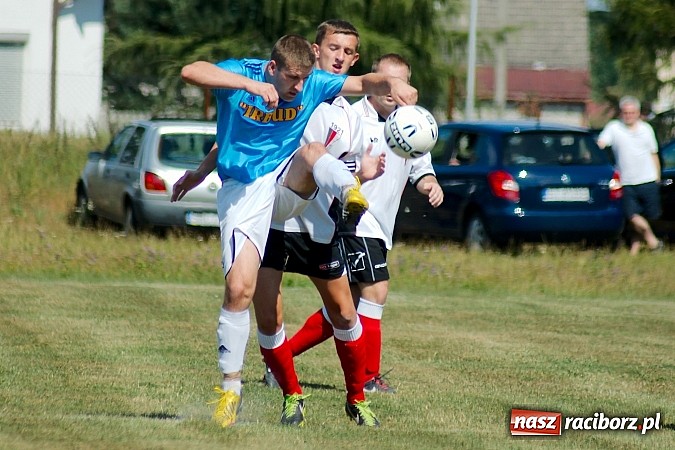 Zdjęcie w galerii na portalu naszraciborz.pl: Zameczek Czernica rozniósł Bieńkowice wiadomości z regionu