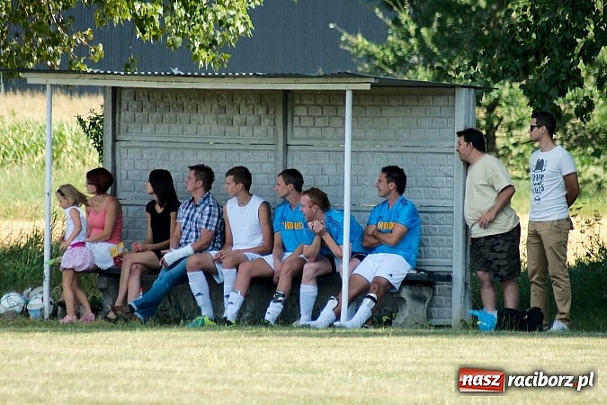 Zdjęcie w galerii na portalu naszraciborz.pl: Zameczek Czernica rozniósł Bieńkowice wiadomości z regionu