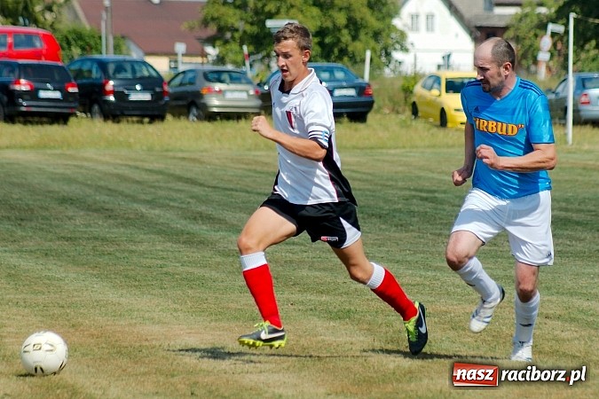 Zdjęcie w galerii na portalu naszraciborz.pl: Zameczek Czernica rozniósł Bieńkowice wiadomości z regionu