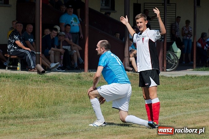 Zdjęcie w galerii na portalu naszraciborz.pl: Zameczek Czernica rozniósł Bieńkowice wiadomości z regionu